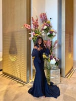 فستان سهرة كحلي دانتيل بأكمام واسعة