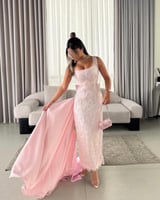 فستان سهرة وردي دانتيل ملكي مطرز أنيق