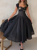 فستان سهرة أسود بتصميم أنيق وقصة جذابة