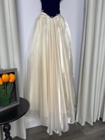 فستان كورسيه مخملي كحلي بتنورة عاجية