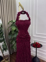 فستان عنابي أنيق مطرز بالدانتيل