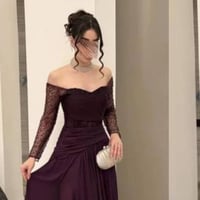 فستان سهرة عنابي مطرز بالكريستال مع طبقات متدرجة