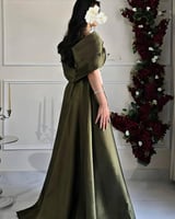 فستان سهرة بيج مطرز مع كاب زيتي فاخر