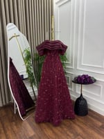 فستان سهرة عنابي مطرز بتصميم فخم