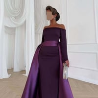 فستان سهرة بنفسجي فاخر بذيل طويل ولمسات كريستالية