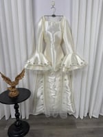 فستان عاجي بتفاصيل تطريز ناعمة