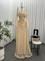 فستان سهرة ذهبي ضيق بترتر لامع وأكمام طويلة شفافة