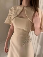 فستان كريمي راقٍ مع كاب مطرز بالكريستال