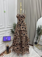 فستان سهرة أسود مطرز ذهبي بطبقات فاخرة