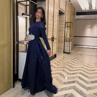 فستان سهرة كحلي ملكي بتطريز جانبي فاخر