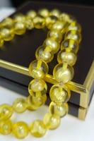 مسباح بكلايت شفاف مع حبات الؤلؤ الطبيعي مع طربزونه