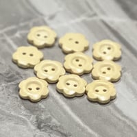 أزرار الزهرة خشب