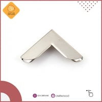 زاوية اطار فضي B0129870