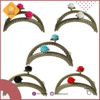 مسكة شنطة موردة بألوان متعددة دائرية B42519