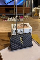 SAINT LAURENT إيف سان لوران شنطة كروس بودي