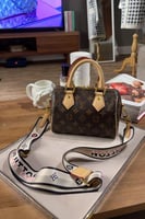 LOUIS VUITTON حقيبة لويس فيتون