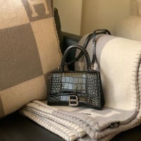 balenciaga ‎ بالنسياغا