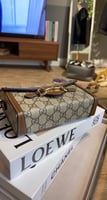 GUCCI قوتشي تتلبس ع الكتف او باليد جلد طبيعي حجم م...