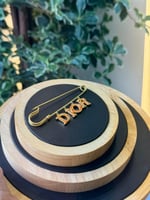 DIOR بروش ديور