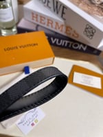 LOUIS VUITTON ميدالية مفاتيح