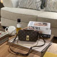 LOUIS VUITTON حقيبة لويس فيتون