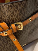 MICHAEL KORS حقيبه