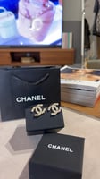 CHANEL حلق لون ذهبي