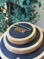 DIOR بروش ديور