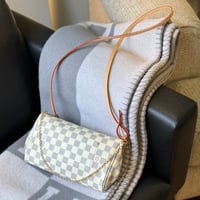 LOUIS VUITTON لويس ڤيتون