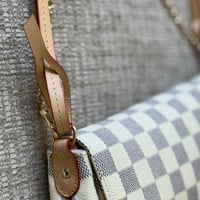 LOUIS VUITTON لويس ڤيتون
