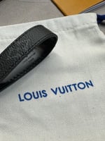 LOUIS VUITTON ميدالية مفاتيح