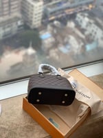 LOUIS VUITTON ماستر