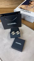 CHANEL حلق لون ذهبي