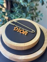 DIOR بروش ديور