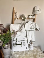 طقم متكامل مدس أبيض