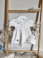 فستان مواليد بناتي بتطريز الاسم