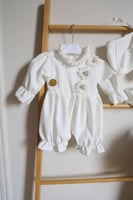 افرهول مع قبعه وشراب مع بروش