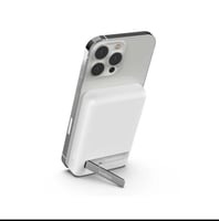 شاحن متنقل بيلكن 5000 امبير ماج سيف ستاند ابيض