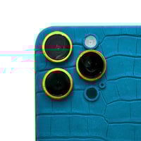 ايفون 16 مطلي ذهب من الاطراف وحواف الكاميرا مع خلف...