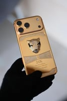 ايفون 17 مطلى ذهب كامل باى تصميم من اختيارك - جديد