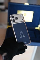 ايفون 17 مطلى ذهب كامل باى تصميم من اختيارك - جديد