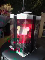 احمر (مثل الصوره)