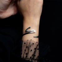 اسواره مطلي فضة بتصميم انيق