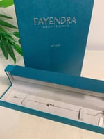 سوارة انفنتي القلب من براند Fayndra للفضة