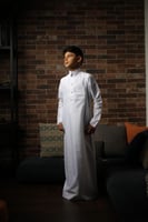 ثوب أطفال قماش خفيف كم سادة