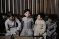 ثوب أطفال سميراميس مع تطريز - رمادي غامق