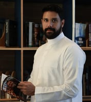 ثوب رجالي قماش واقف، كم سادة، رقبة سادة