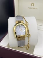 ساعة اقنر النسائية