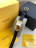 ساعة فندي جلد النسائية