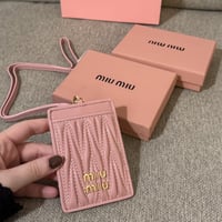 اي دي هولدر ميو ميو